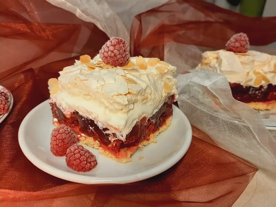 Ile piec bezę do malinowej chmurki, aby była idealna i chrupiąca?