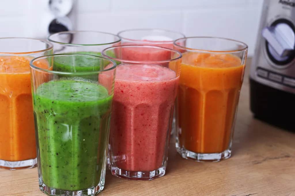 Jak zrobić koktajl owocowy w blenderze? Proste przepisy i triki