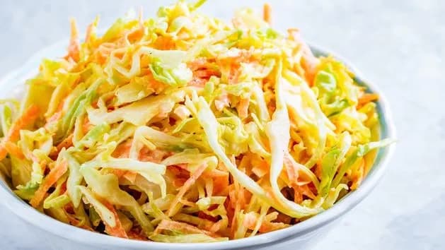 Przepis na surówkę jak u chińczyka – prosty sposób na smakowity dodatek