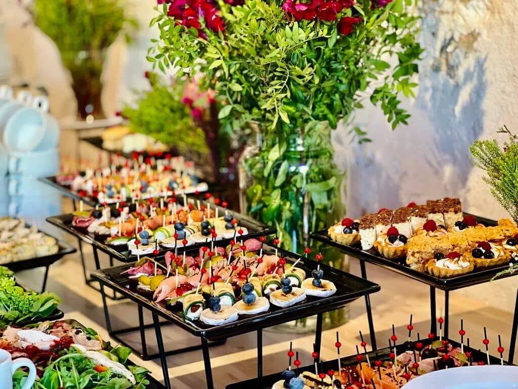 Rodzaje cateringu - jak wybrać najlepszą opcję na swoją imprezę