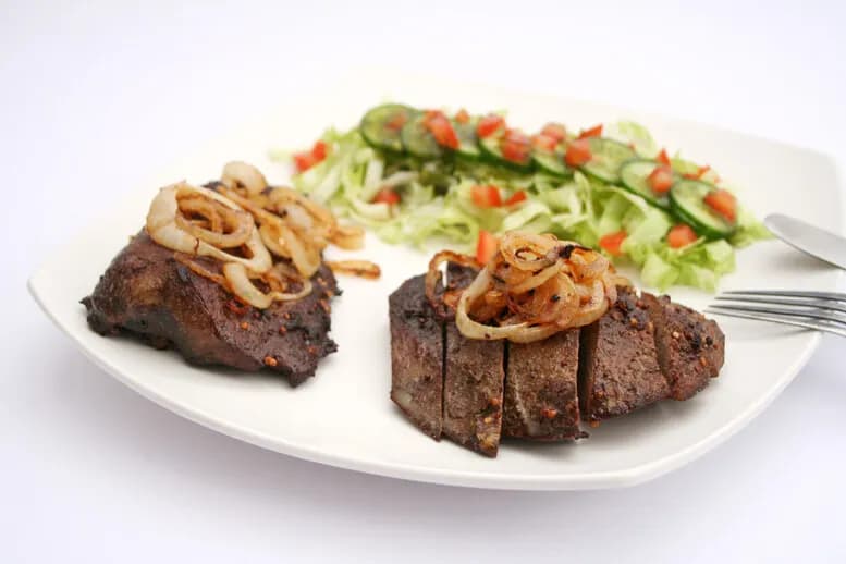 Idealne surówki do wątróbki drobiowej – odkryj najlepsze połączenia