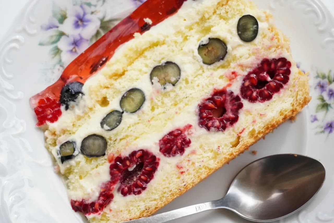 Jak zrobić tort owocowy - prosty przepis na pyszny deser bez problemów