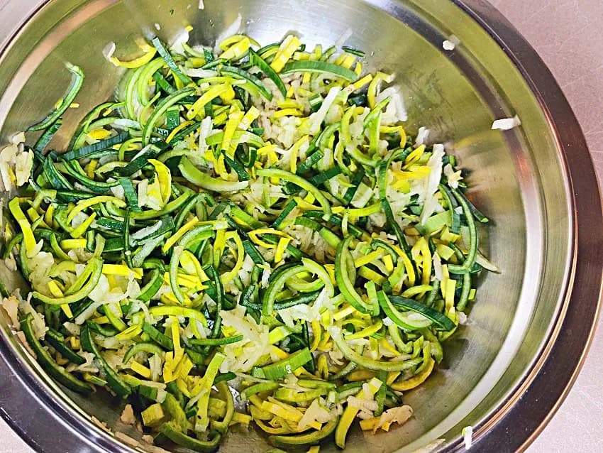 Jak zrobić surówkę - proste przepisy, które zachwycą Twoich gości