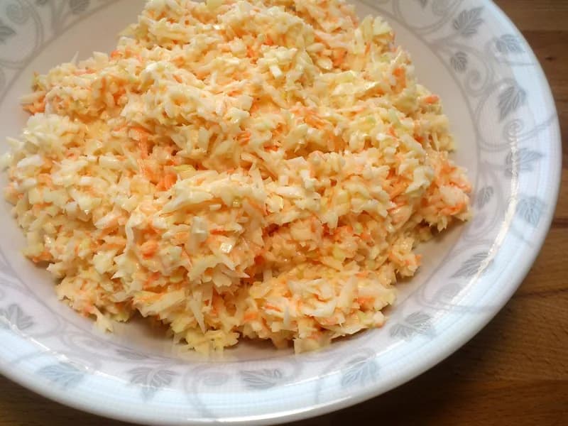 Jak zrobić sałatkę z białej kapusty, która oczaruje Twoich gości