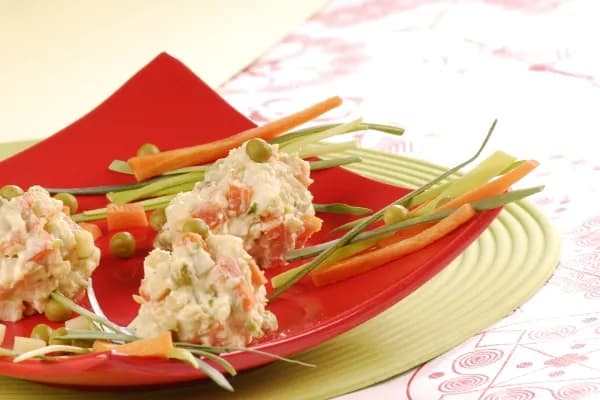 Jak gotować warzywa na sałatkę, aby były idealnie chrupiące i smaczne