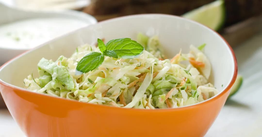 Jak zrobić surówkę do kebaba, która zachwyci Twoich gości?