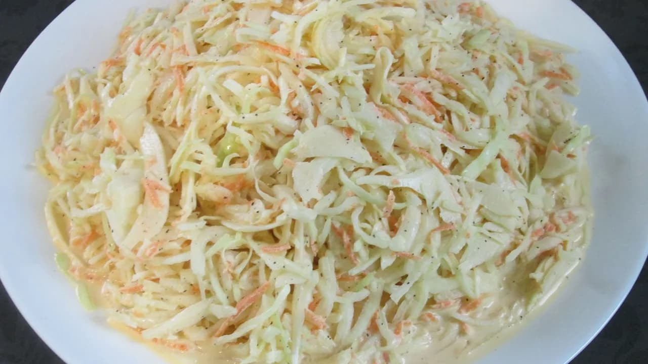 Surówka jak z KFC - przepis na idealną, chrupiącą sałatkę w domu