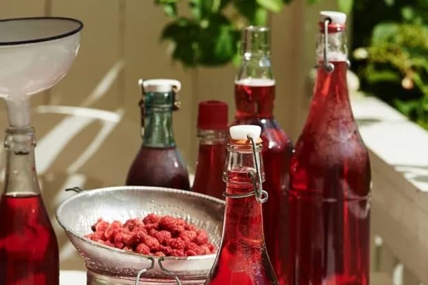Jak zrobić nalewkę malinową - prosty przepis na pyszny trunek