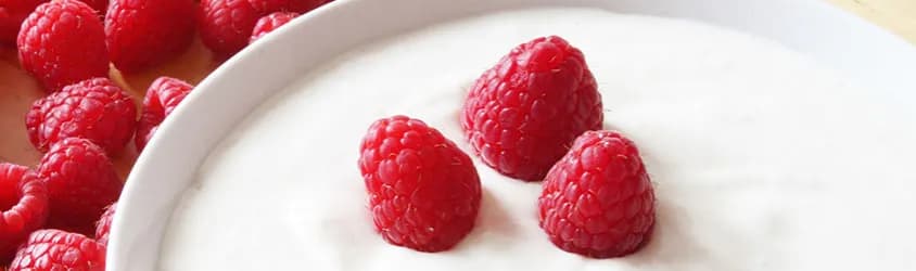 Ile kalorii ma jogurt owocowy? Zaskakujące fakty o kaloryczności
